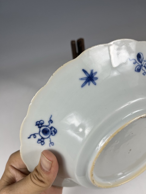 古玩陶瓷康熙·青花魚蟹紋花口盤真品鑒賞圖