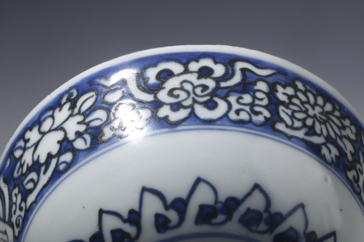 古玩陶瓷明萬歷·青花花卉雜寶紋碗拍賣,當前價格4500元