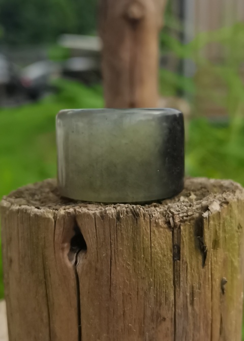 古玩玉器岫玉雕“素紋扳指”拍賣,當(dāng)前價(jià)格0元