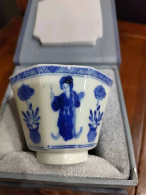 古玩陶瓷晚清仕女花卉紋青花主人杯拍賣，當前價格1000元