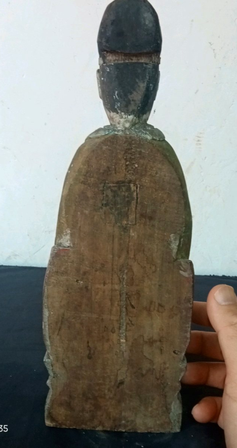 古玩雜項(xiàng)清代木雕彩繪人物擺件拍賣,當(dāng)前價格0元