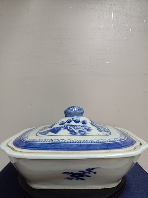 古玩陶瓷青花四方倭角山水亭臺蓋盆拍賣,當(dāng)前價(jià)格2380元