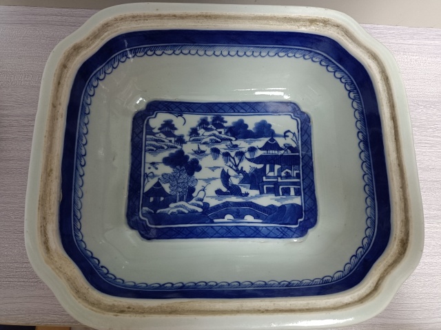 古玩陶瓷青花四方倭角山水亭臺蓋盆拍賣,當(dāng)前價(jià)格2380元