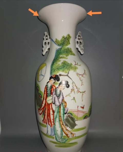 中国古玩　粉彩　尊式 双耳 花瓶 壺　大明乾暦年製　箱付　唐物 時代物 清乾隆年制粉彩双龙戏珠双耳瓶仿古瓷器古玩收藏