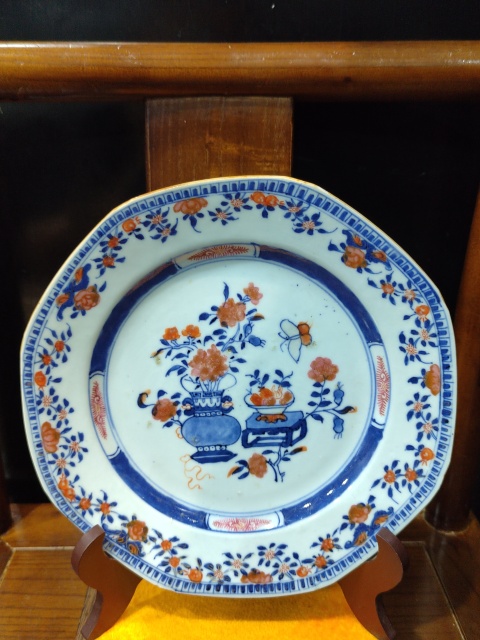 清乾隆博古花卉紋青花加彩盤拍賣，當前價格2008元