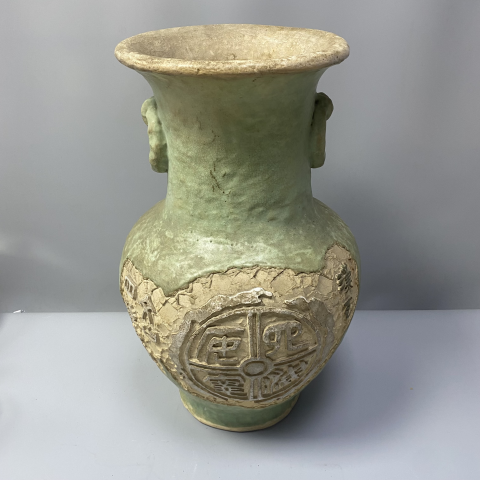 古玩陶瓷地方窯口綠釉刻文字撇口瓶拍賣，當前價格900元
