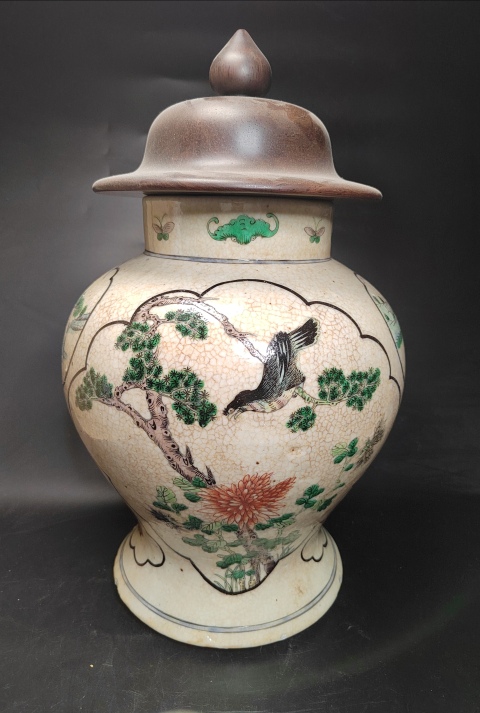 域鉴古玩】清代缠枝花卉青花瓷盘多少钱
