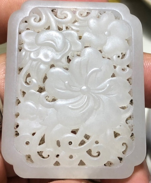 古玩玉器青海玉雕“花卉紋”香囊拍賣,當前價格2222元
