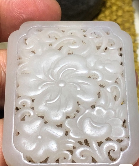 古玩玉器青海玉雕“花卉紋”香囊拍賣,當前價格2222元