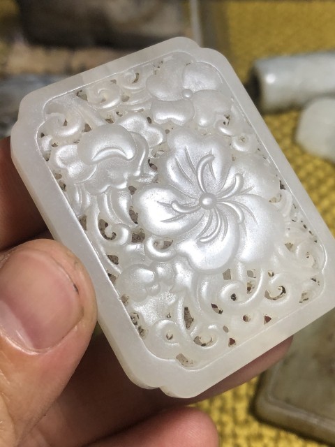 古玩玉器青海玉雕“花卉紋”香囊拍賣,當前價格2222元
