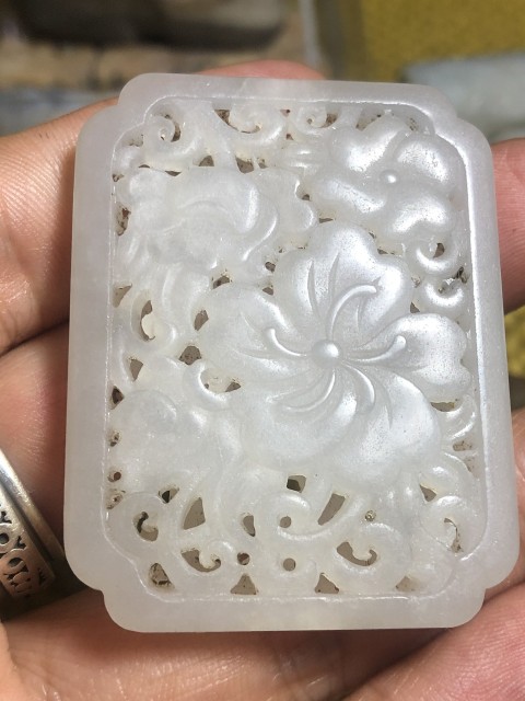 古玩玉器青海玉雕“花卉紋”香囊拍賣,當前價格2222元