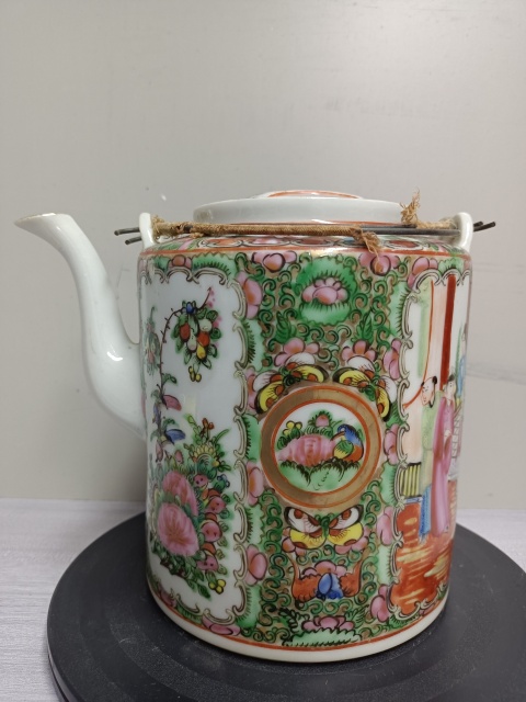 古玩陶瓷開窗花卉人物廣彩描金茶壺拍賣,當前價格2688元