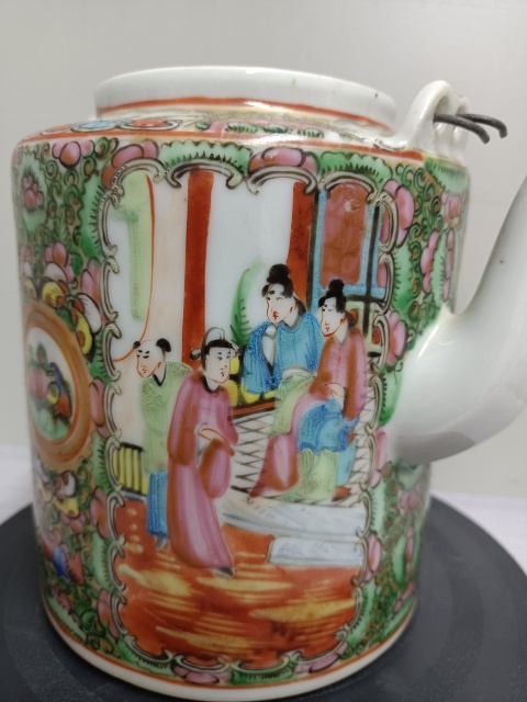 古玩陶瓷開窗花卉人物廣彩描金茶壺拍賣,當前價格2688元
