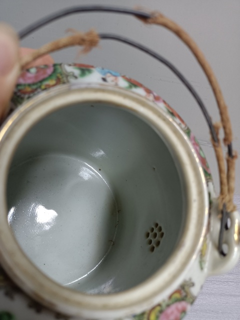 古玩陶瓷開窗花卉人物廣彩描金茶壺拍賣,當前價格2688元
