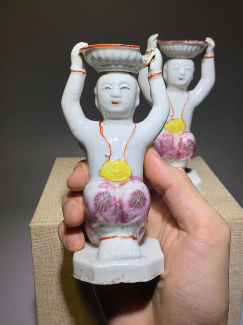 古玩陶瓷彩繪童子蹲人塑像燭臺一對拍賣,當前價格0元