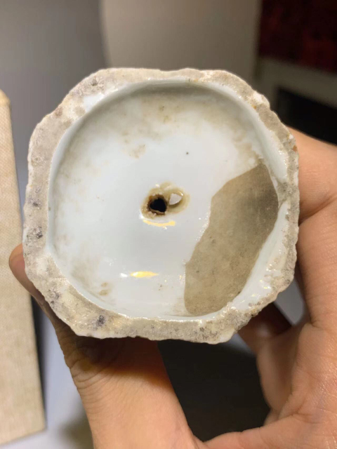 古玩陶瓷彩繪童子蹲人塑像燭臺一對拍賣,當前價格0元