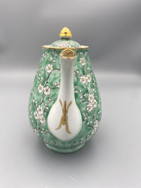 古玩陶瓷0起159一口晚清松石綠地粉彩冰梅紋茶壺拍賣，當前價格1584元