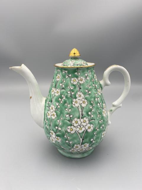 古玩陶瓷0起159一口晚清松石綠地粉彩冰梅紋茶壺拍賣，當前價格1584元