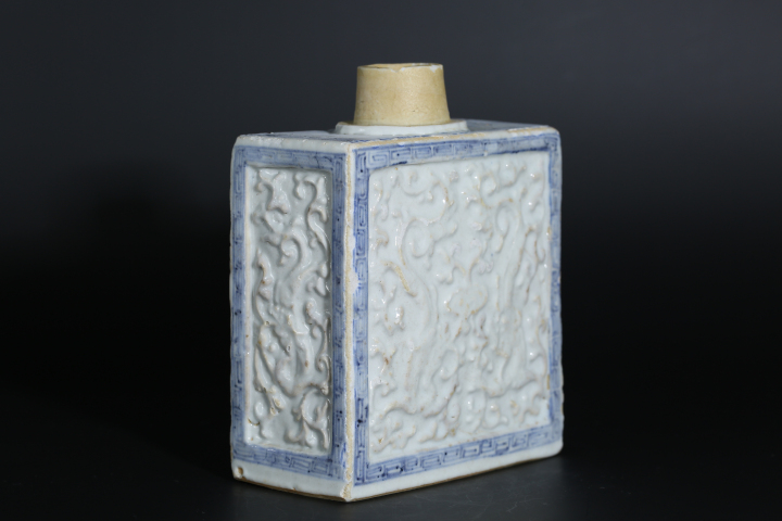 古玩陶瓷乾隆模印雙龍紋茶葉罐拍賣(mài),當(dāng)前價(jià)格3000元