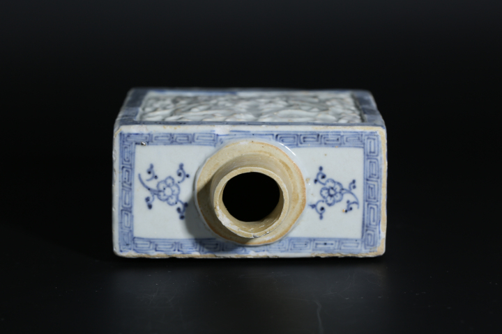 古玩陶瓷乾隆模印雙龍紋茶葉罐拍賣(mài),當(dāng)前價(jià)格3000元