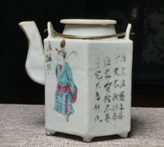古玩陶瓷粉彩無雙譜人物六方提梁壺拍賣,當前價格6500元