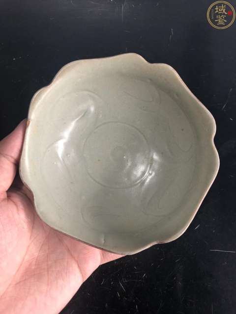 古玩陶瓷龍泉花口剔花碗拍賣,當(dāng)前價格3300元
