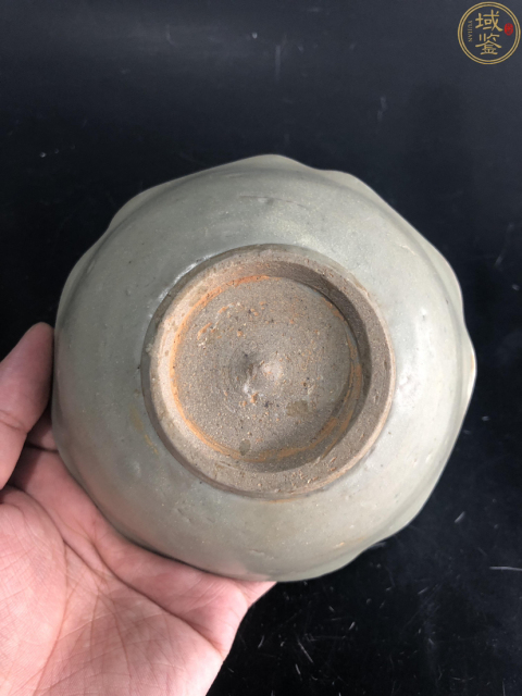 古玩陶瓷龍泉花口剔花碗拍賣,當(dāng)前價格3300元