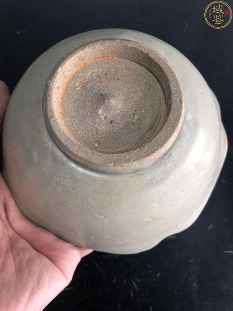 古玩陶瓷龍泉花口剔花碗拍賣,當(dāng)前價格3300元