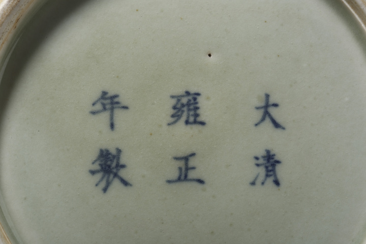 古玩陶瓷晚清·豆青釉暗刻纏枝蓮紋罐拍賣,當前價格6980元