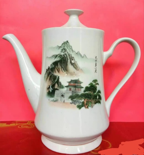 古玩陶瓷粉彩山水亭樓紋大茶壺拍賣，當前價格158元