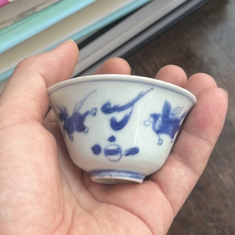 古玩陶瓷明晚期青花飛馬主人杯拍賣，當前價格1380元