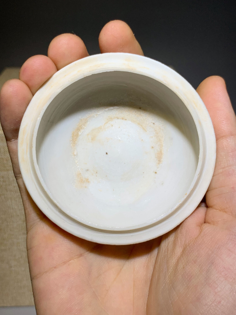 古玩陶瓷精品德化窯甜白釉印花花卉紋粉盒拍賣,當(dāng)前價(jià)格6888元