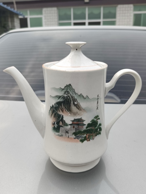 古玩陶瓷粉彩山水亭樓紋大茶壺拍賣，當前價格158元