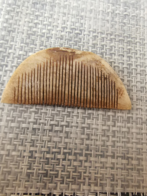 清代，駱***發(fā)梳拍賣，當前價格666元