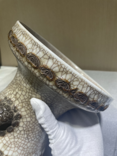 古玩陶瓷清雍正仿哥釉獸耳尊拍賣，當(dāng)前價格16000元