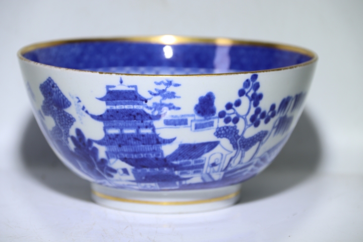 古玩陶瓷民國青花描金亭臺(tái)樓閣山水紋碗拍賣,當(dāng)前價(jià)格1680元
