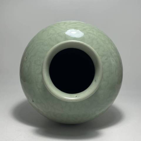 古玩陶瓷冬青釉刻花梅瓶拍賣，當(dāng)前價格3000元