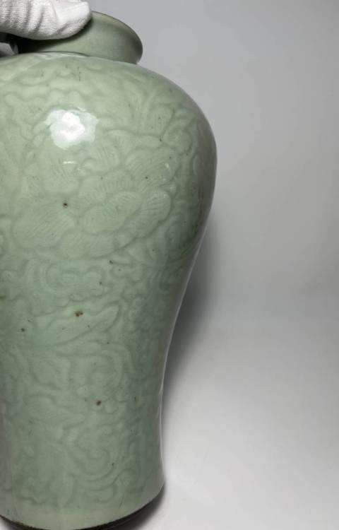 古玩陶瓷冬青釉刻花梅瓶拍賣，當(dāng)前價格3000元