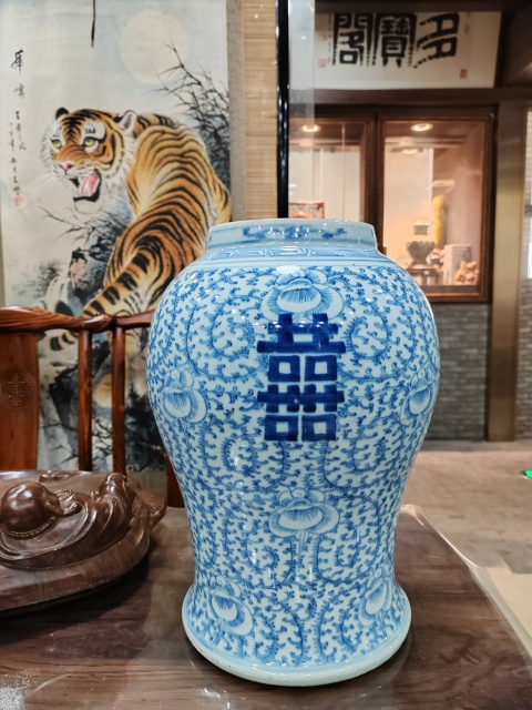 古玩陶瓷青花纏枝喜字紋將軍罐拍賣,當(dāng)前價格2000元