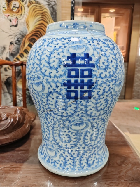 古玩陶瓷青花纏枝喜字紋將軍罐拍賣,當(dāng)前價格2000元