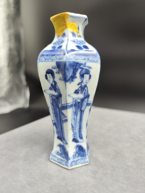 古玩陶瓷康熙四美仕女紋青花瓶拍賣，當(dāng)前價格1200元