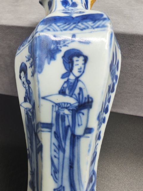 古玩陶瓷康熙四美仕女紋青花瓶拍賣，當(dāng)前價格1200元