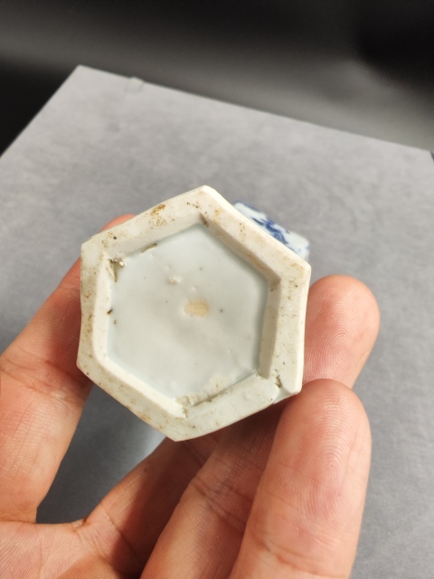 古玩陶瓷康熙四美仕女紋青花瓶拍賣，當(dāng)前價格1200元
