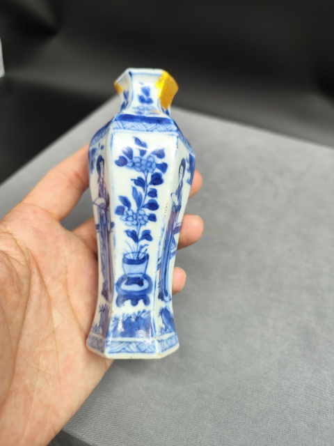 古玩陶瓷康熙四美仕女紋青花瓶拍賣，當(dāng)前價格1200元
