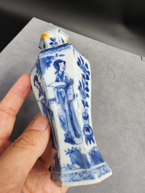 古玩陶瓷康熙四美仕女紋青花瓶拍賣，當(dāng)前價格1200元
