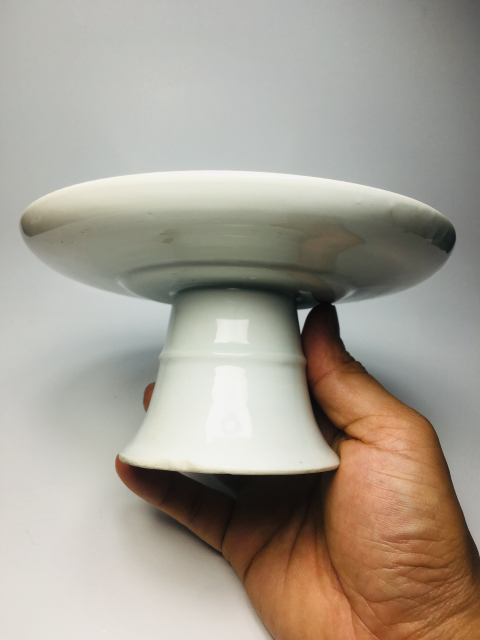 古玩陶瓷(清晚期)精美甜白釉高足貢盤拍賣,當前價格0元