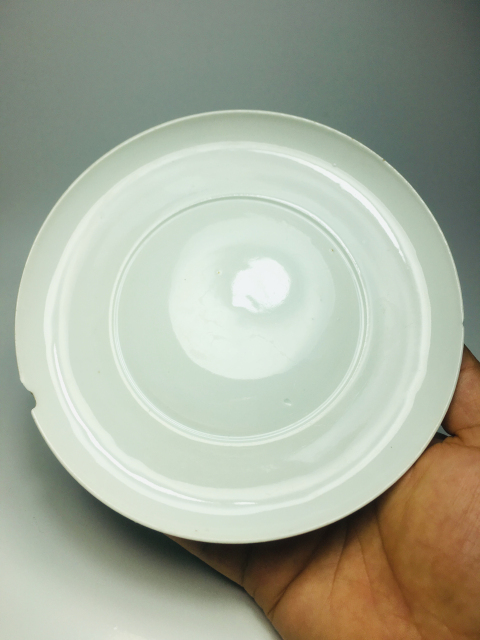 古玩陶瓷(清晚期)精美甜白釉高足貢盤拍賣,當前價格0元