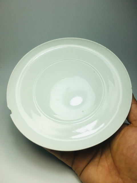 古玩陶瓷(清晚期)精美甜白釉高足貢盤拍賣,當前價格0元