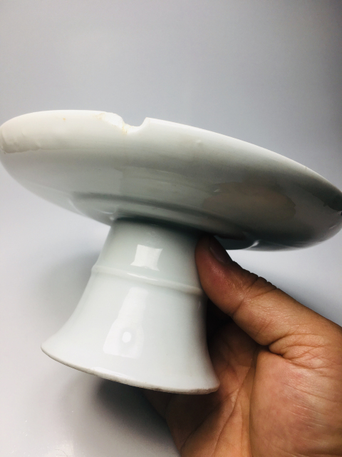 古玩陶瓷(清晚期)精美甜白釉高足貢盤拍賣,當前價格0元