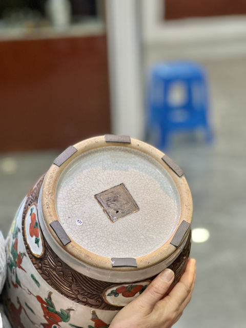 古玩陶瓷民國時期仿哥釉鐵銹花粉彩刀馬人物圖瓶拍賣，當前價格9966元